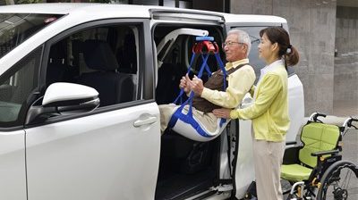 車載介護リフト改造、車いすからシートの移乗が楽